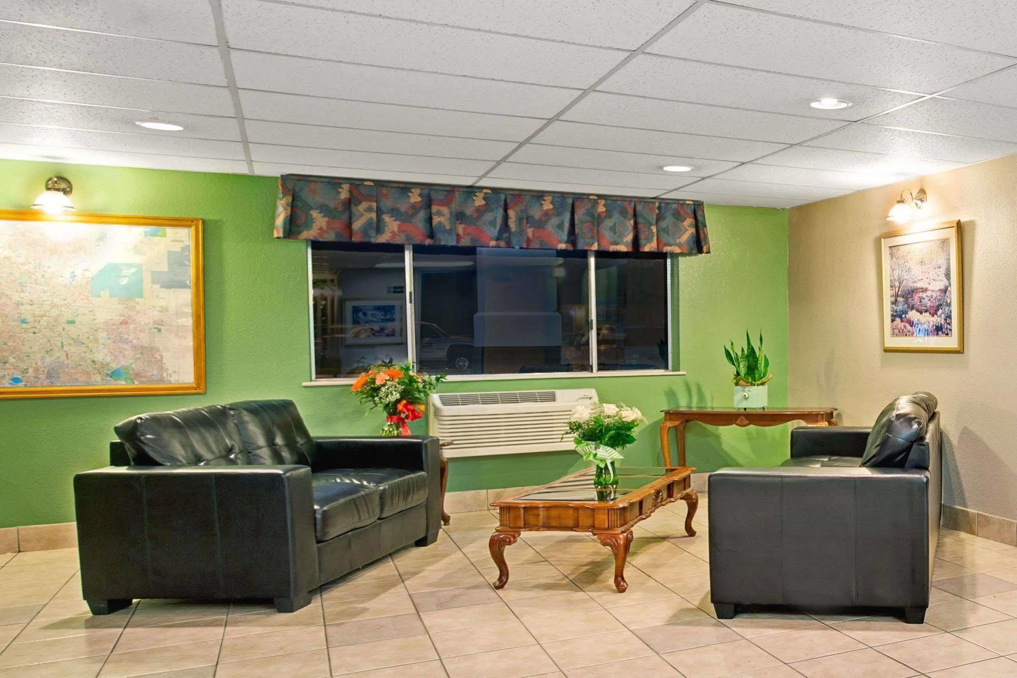 Super 8 By Wyndham Henderson North East Denver Экстерьер фото